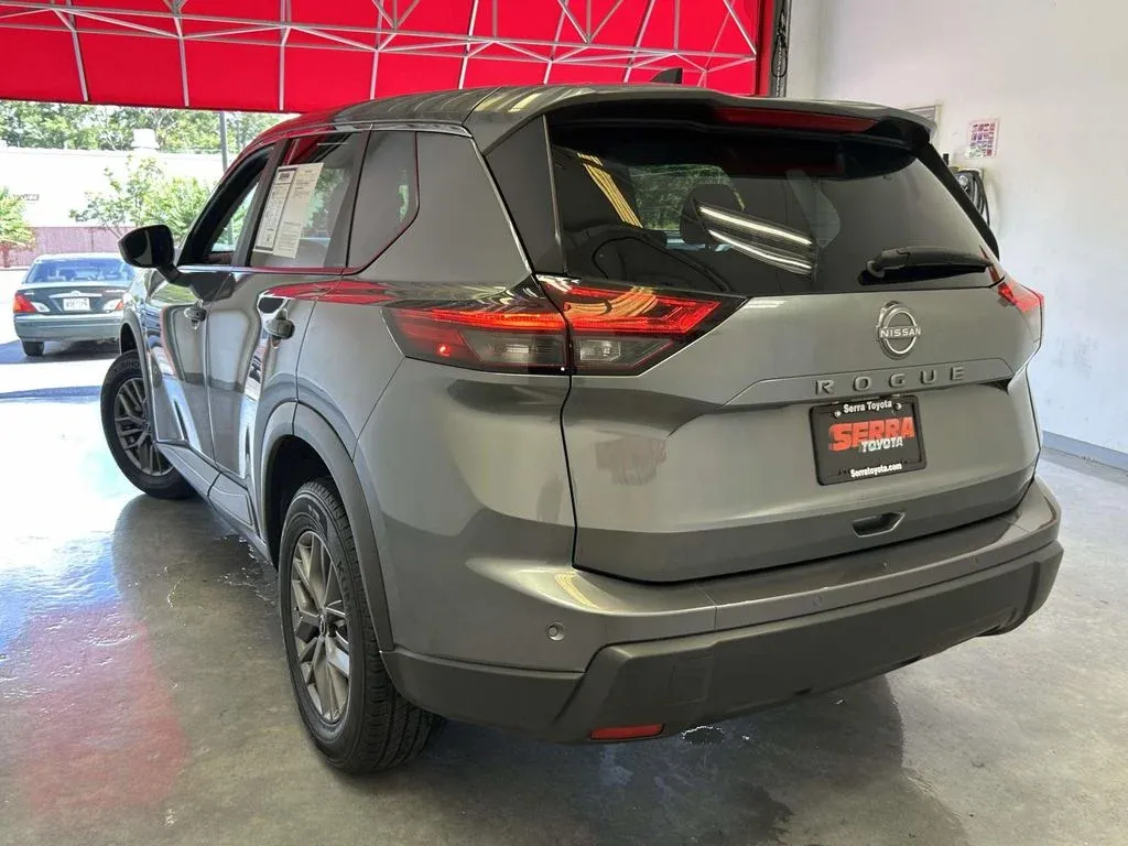 2024 Nissan Rogue S thumbnail 5