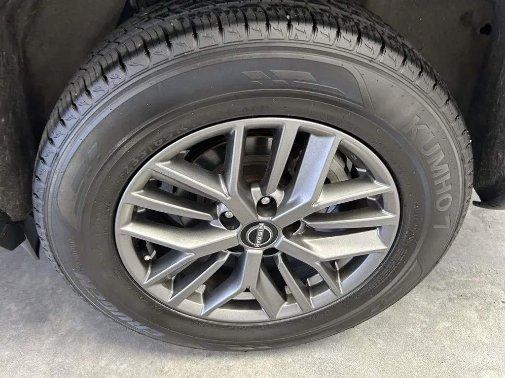 2024 Nissan Rogue S thumbnail 9