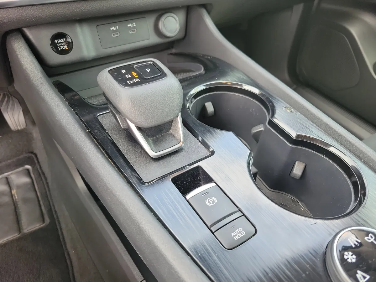 2024 Nissan Rogue S thumbnail 12