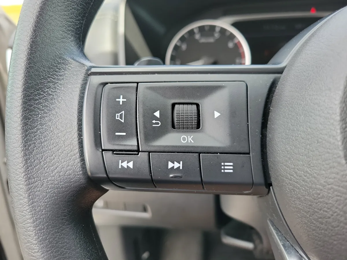 2024 Nissan Rogue S thumbnail 15