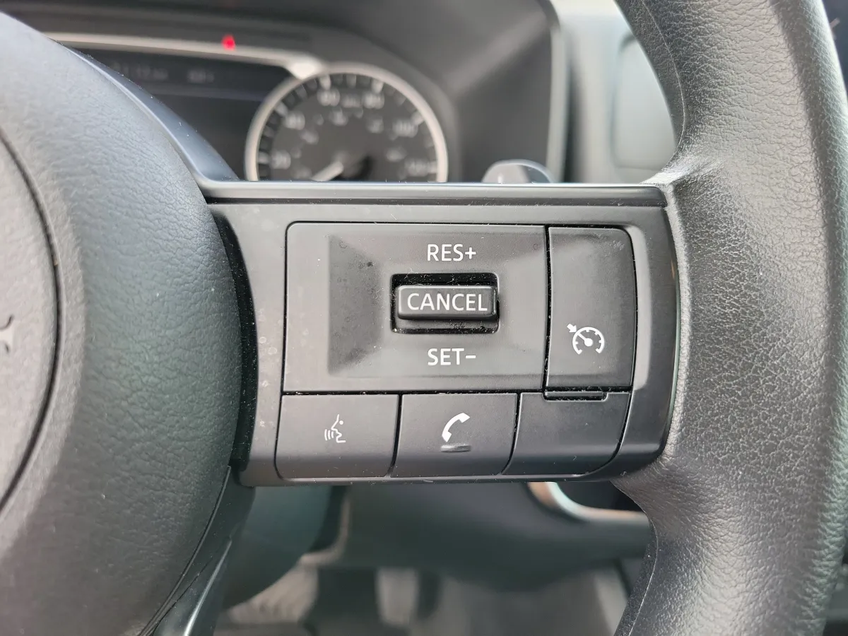 2024 Nissan Rogue S thumbnail 16