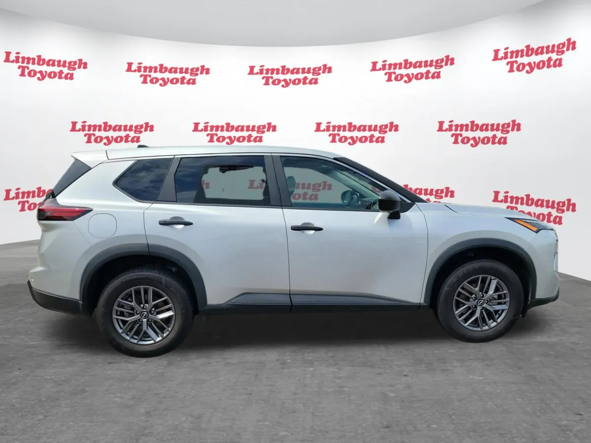 2024 Nissan Rogue S thumbnail 21