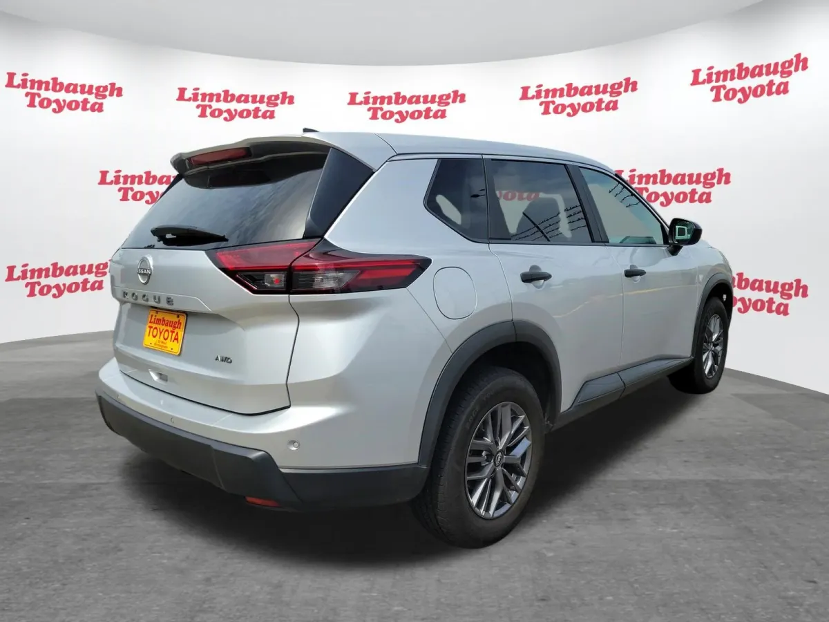 2024 Nissan Rogue S thumbnail 22