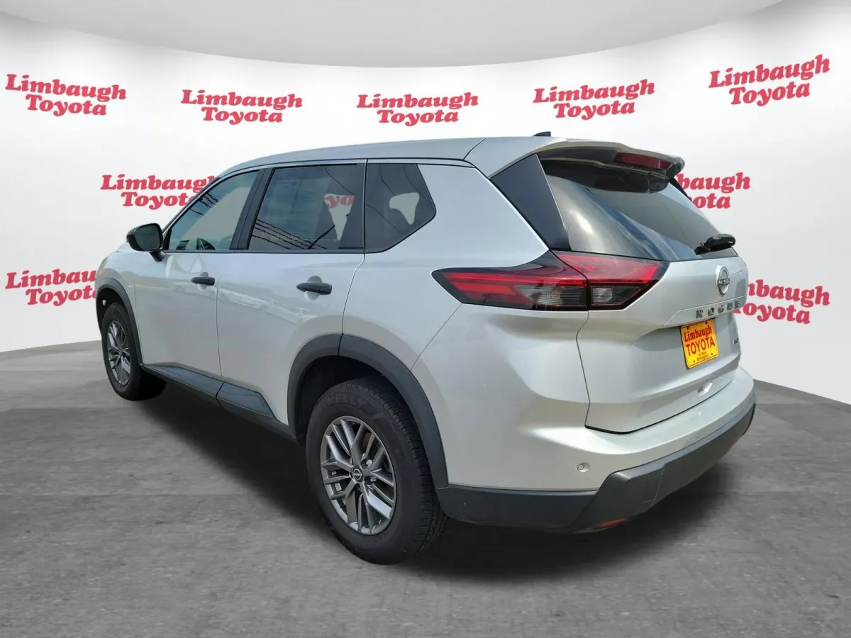 2024 Nissan Rogue S thumbnail 24