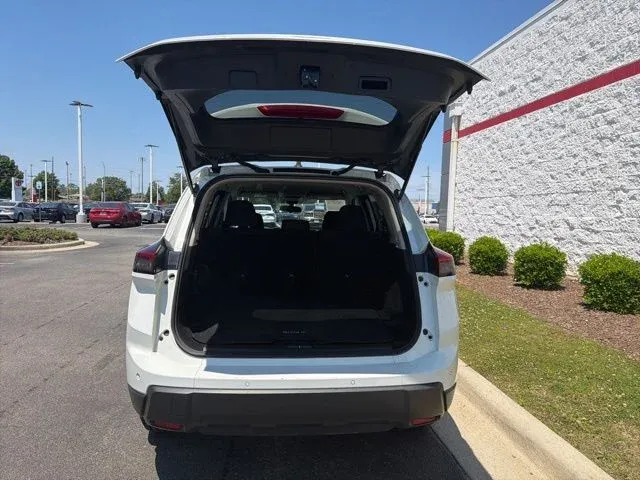 2024 Nissan Rogue S thumbnail 14