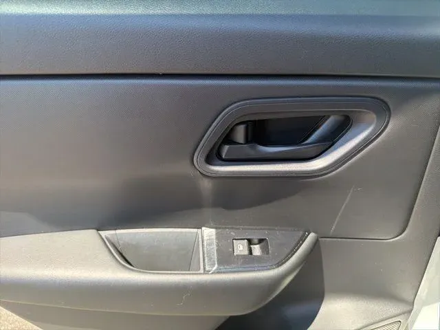 2024 Nissan Rogue S thumbnail 18