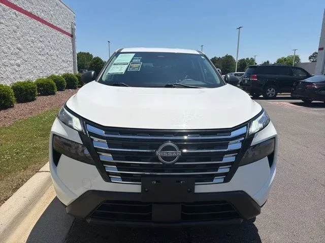 2024 Nissan Rogue S thumbnail 2