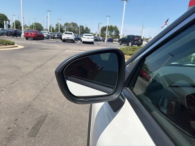 2024 Nissan Rogue S thumbnail 23