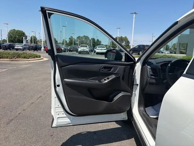 2024 Nissan Rogue S thumbnail 24