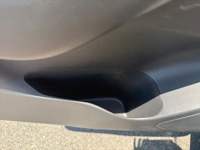 2024 Nissan Rogue S thumbnail 25