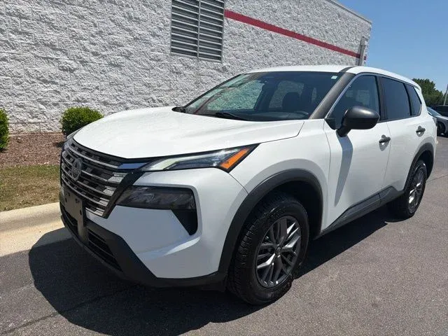 2024 Nissan Rogue S thumbnail 3