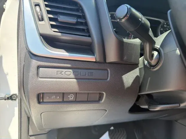 2024 Nissan Rogue S thumbnail 30