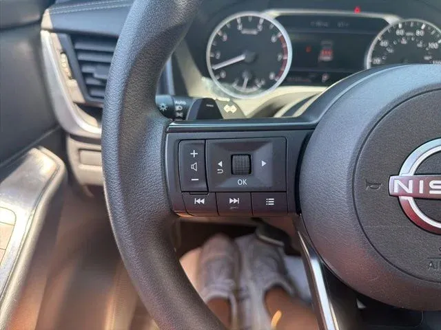 2024 Nissan Rogue S thumbnail 35
