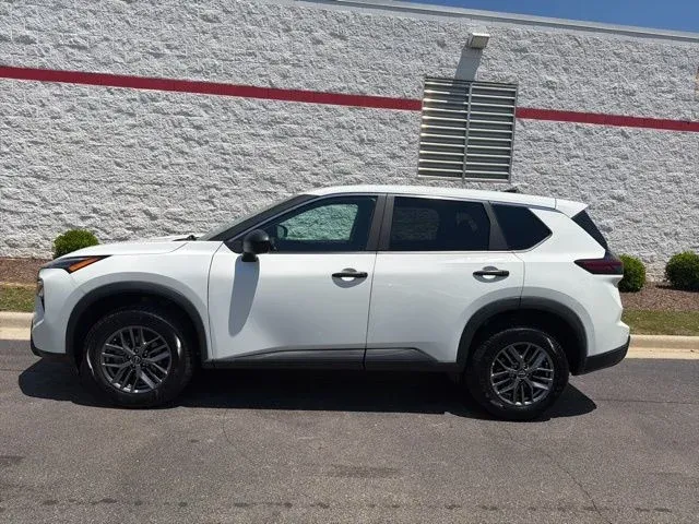 2024 Nissan Rogue S thumbnail 4