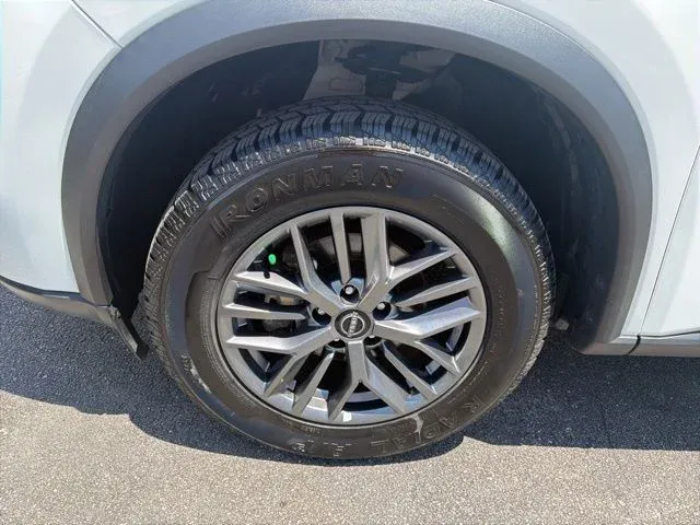 2024 Nissan Rogue S thumbnail 5