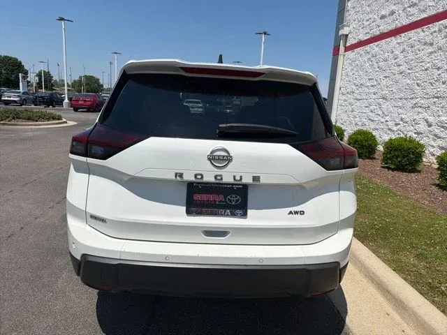 2024 Nissan Rogue S thumbnail 8