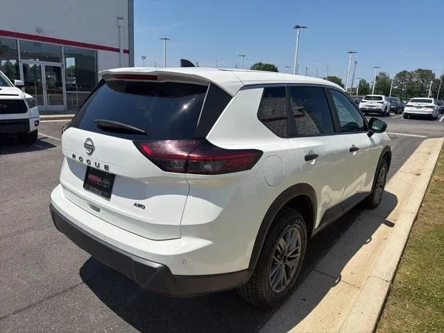 2024 Nissan Rogue S thumbnail 9