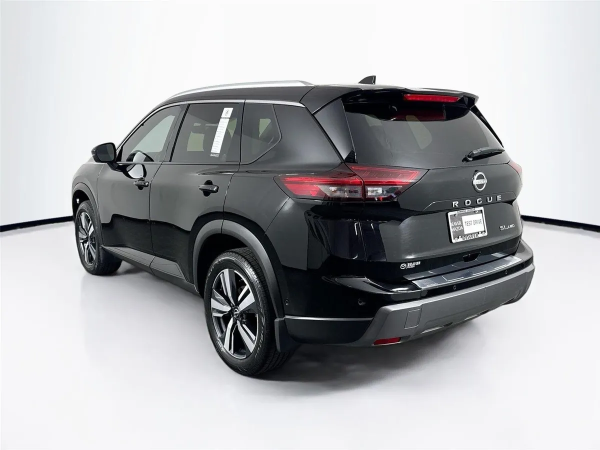 2024 Nissan Rogue SL thumbnail 13