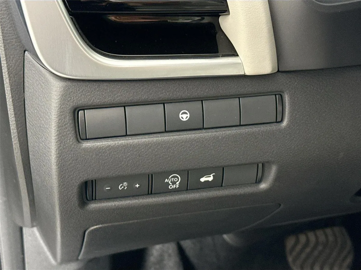 2024 Nissan Rogue SL thumbnail 16