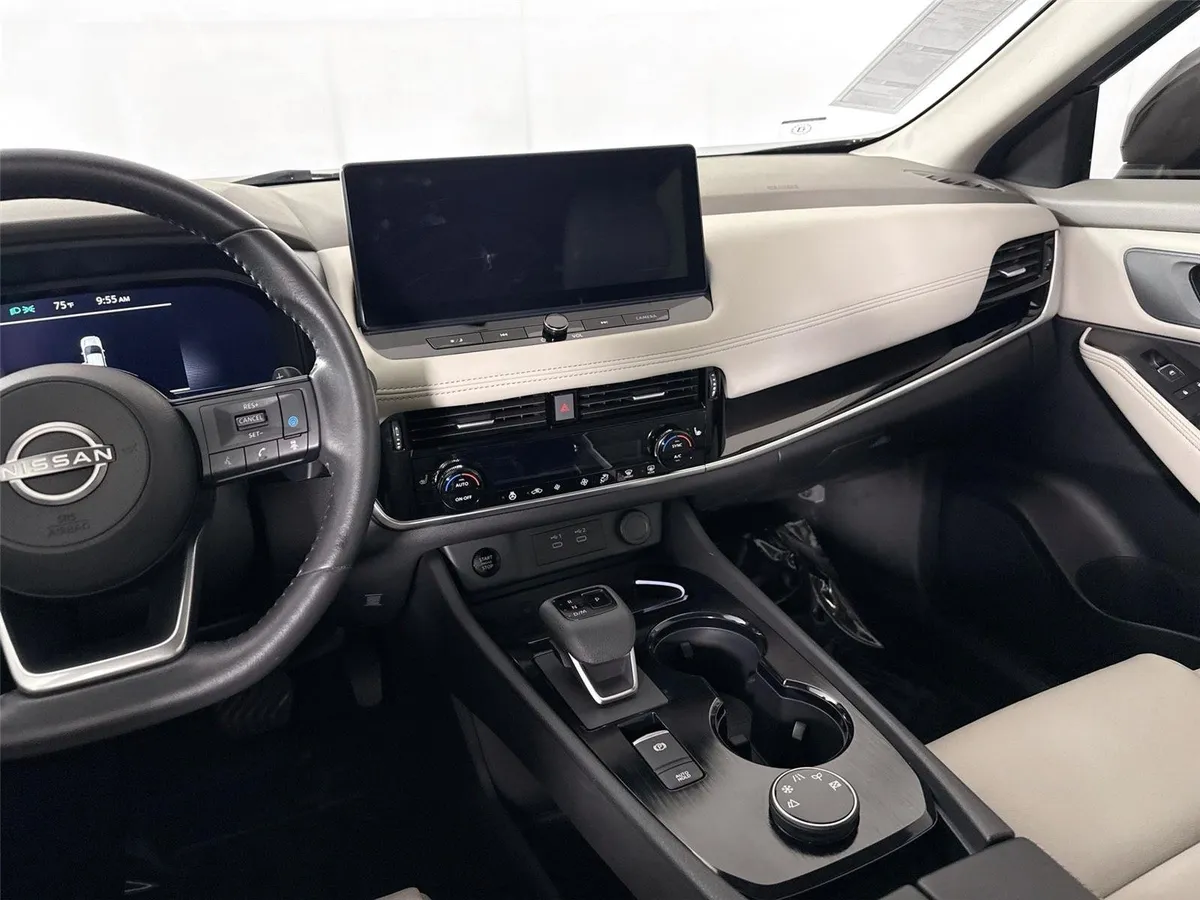 2024 Nissan Rogue SL thumbnail 32