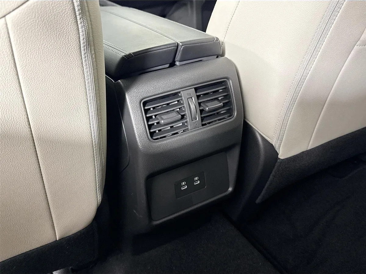 2024 Nissan Rogue SL thumbnail 34