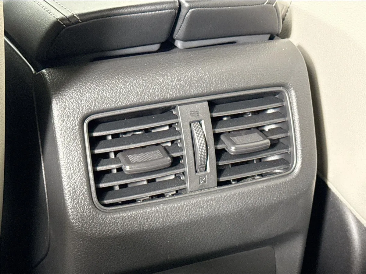 2024 Nissan Rogue SL thumbnail 35
