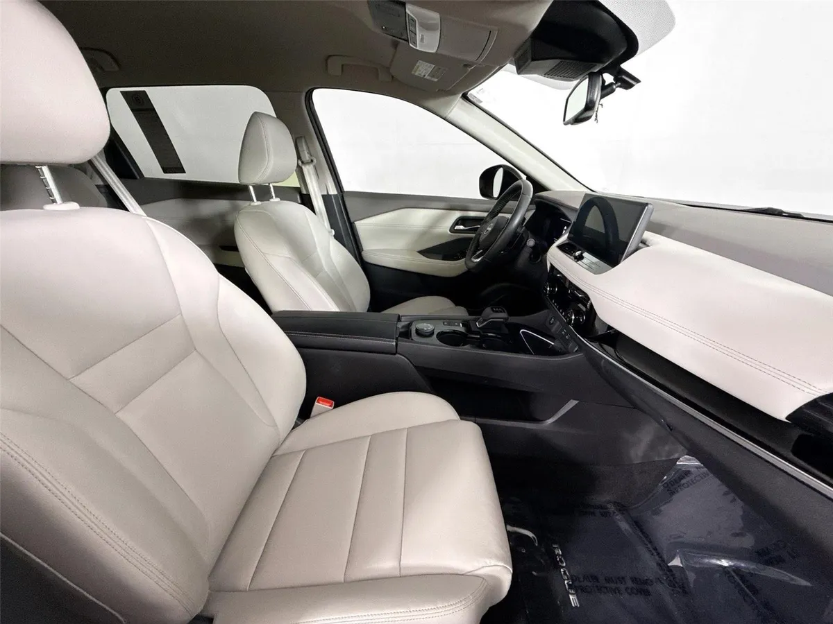 2024 Nissan Rogue SL thumbnail 42