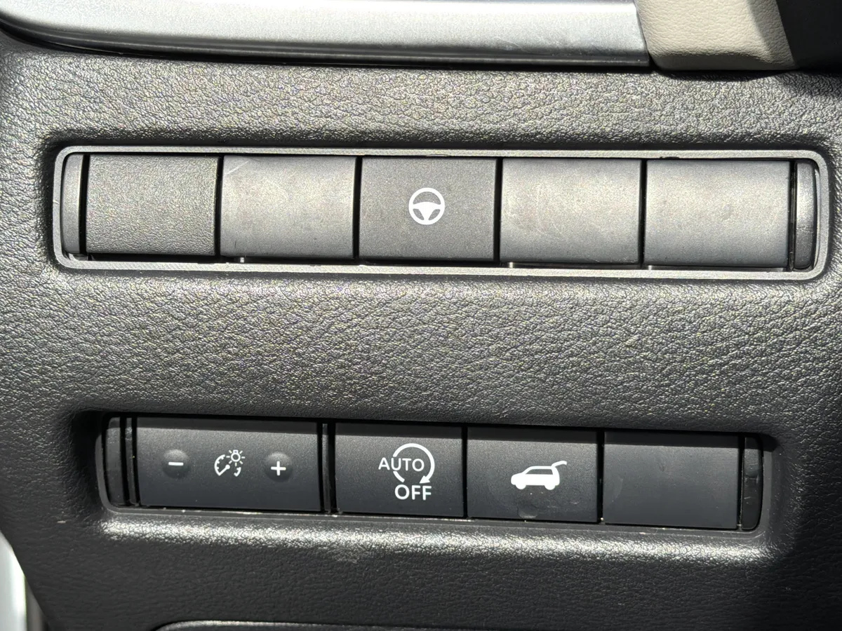 2024 Nissan Rogue SL thumbnail 12