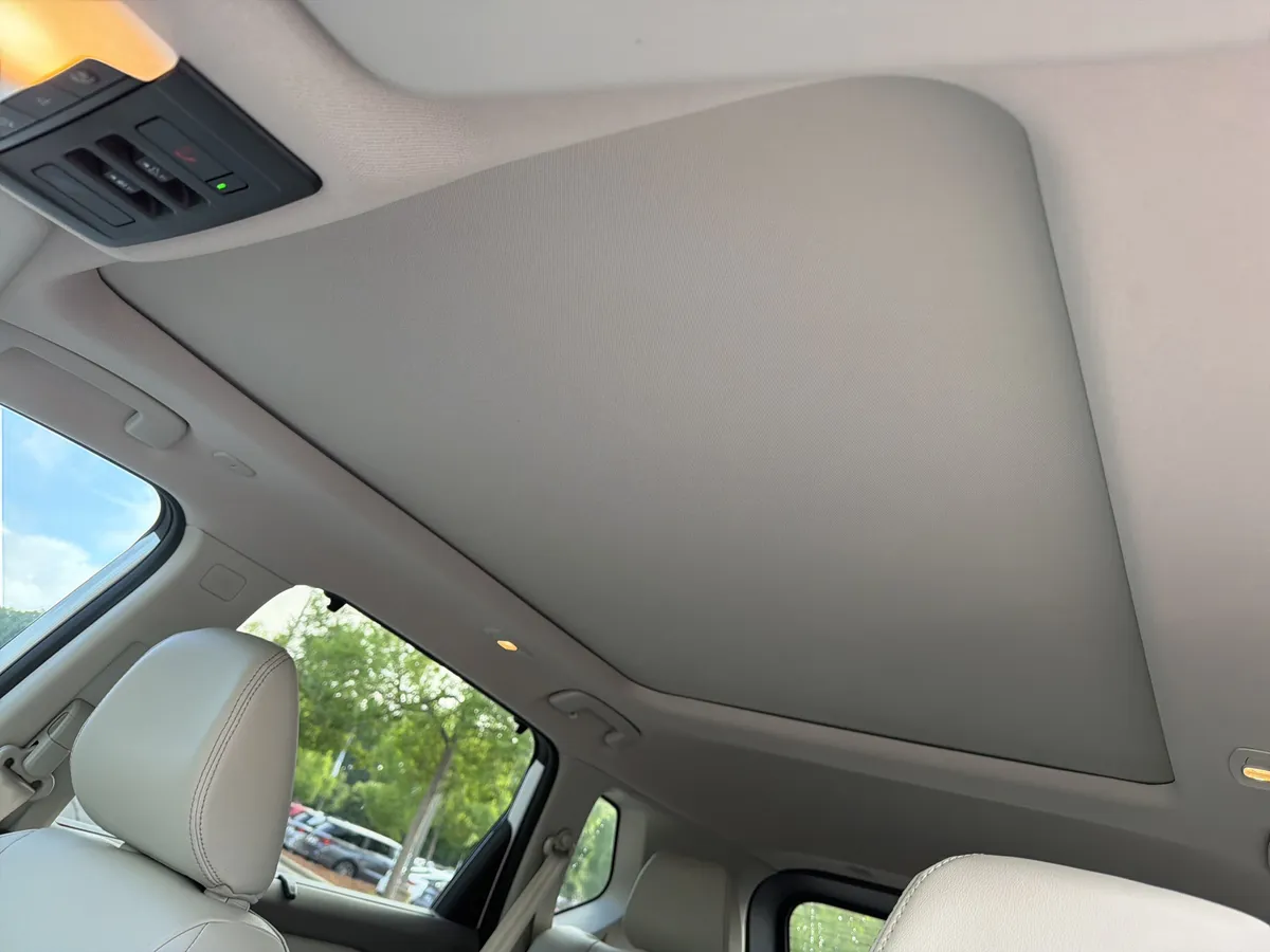 2024 Nissan Rogue SL thumbnail 15