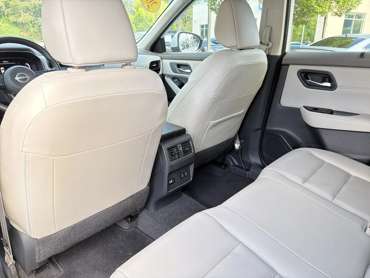 2024 Nissan Rogue SL thumbnail 19