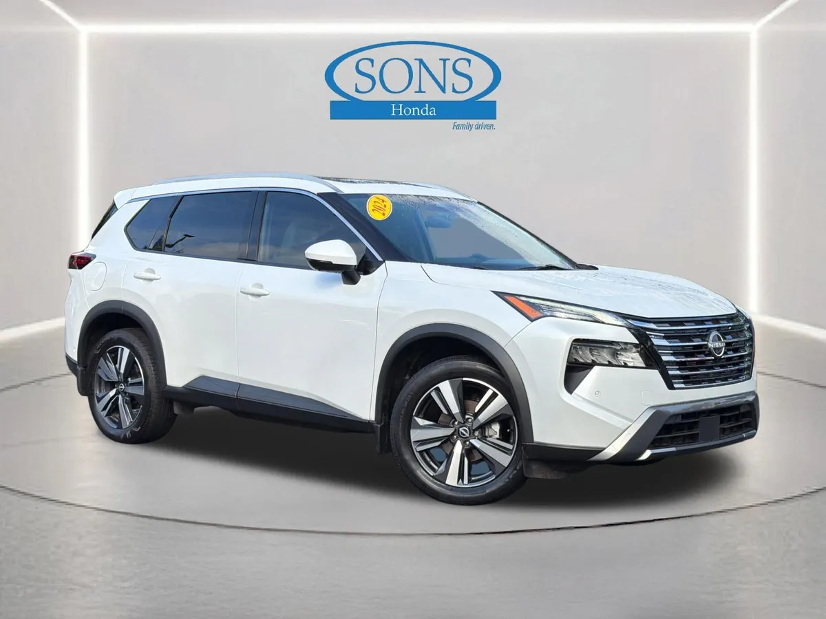 2024 Nissan Rogue SL thumbnail 2