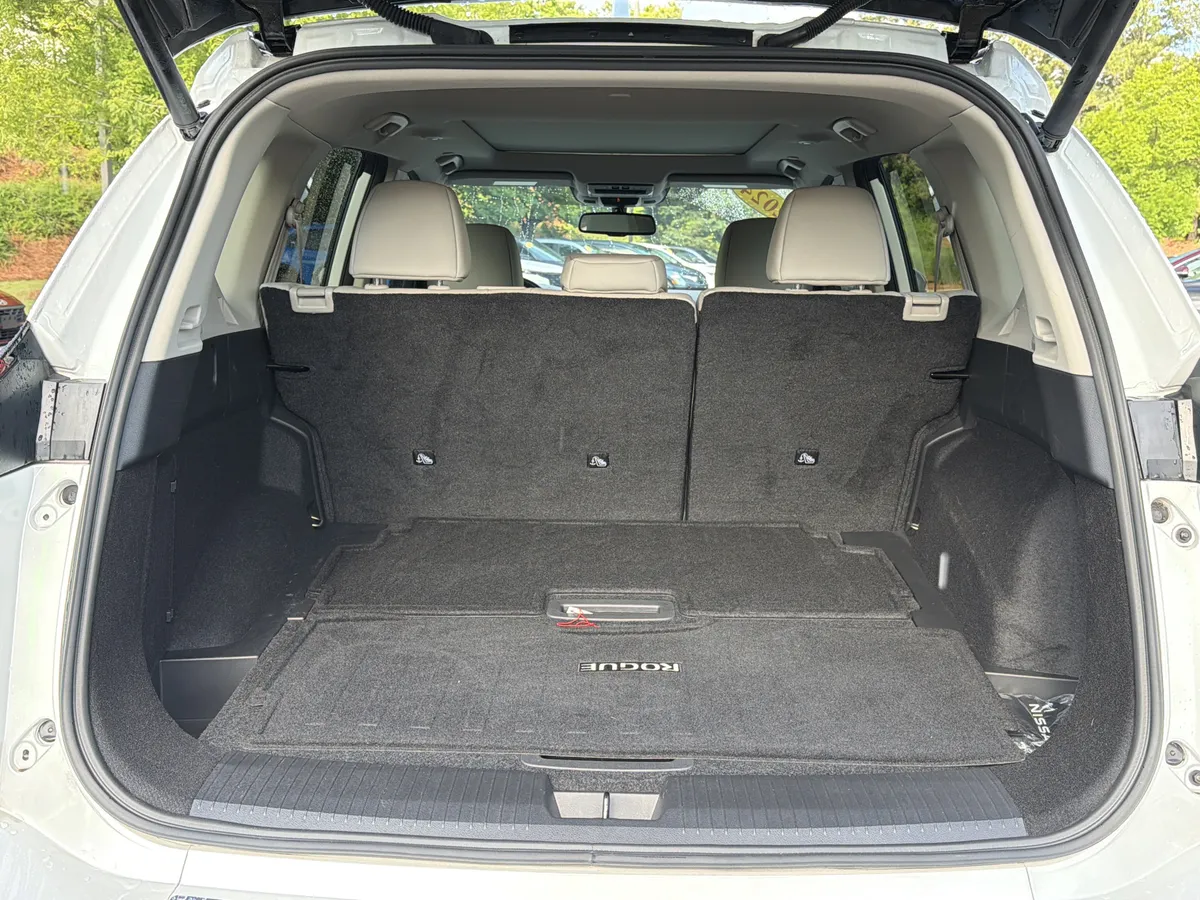 2024 Nissan Rogue SL thumbnail 26