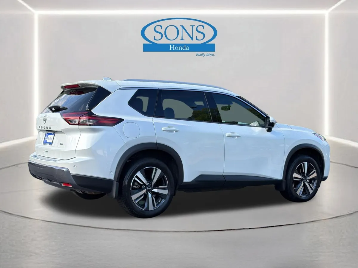 2024 Nissan Rogue SL thumbnail 28