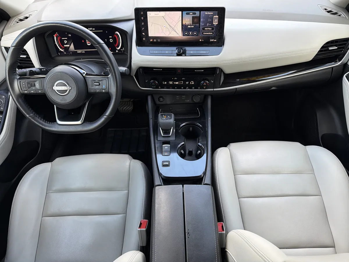 2024 Nissan Rogue SL thumbnail 3