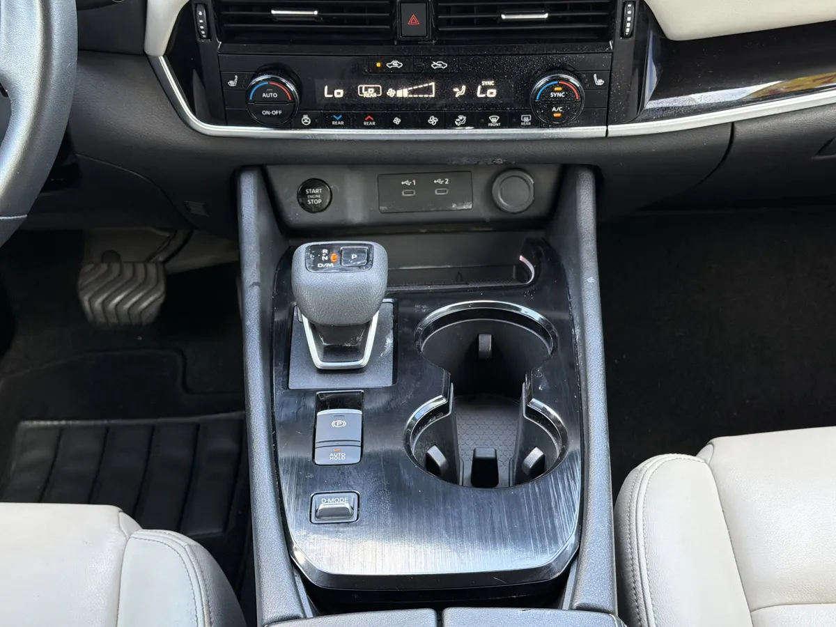 2024 Nissan Rogue SL thumbnail 5