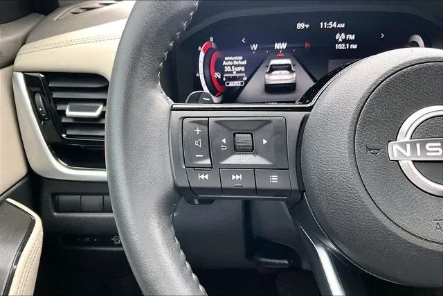 2024 Nissan Rogue SL thumbnail 10