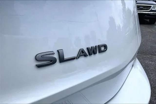 2024 Nissan Rogue SL thumbnail 21