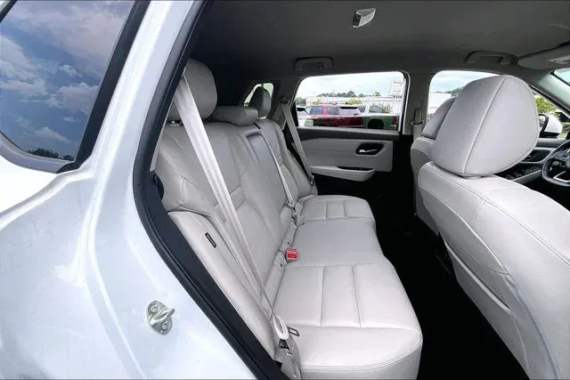 2024 Nissan Rogue SL thumbnail 22