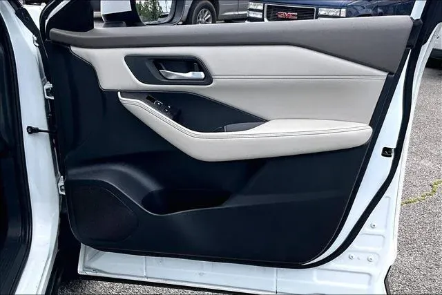 2024 Nissan Rogue SL thumbnail 26