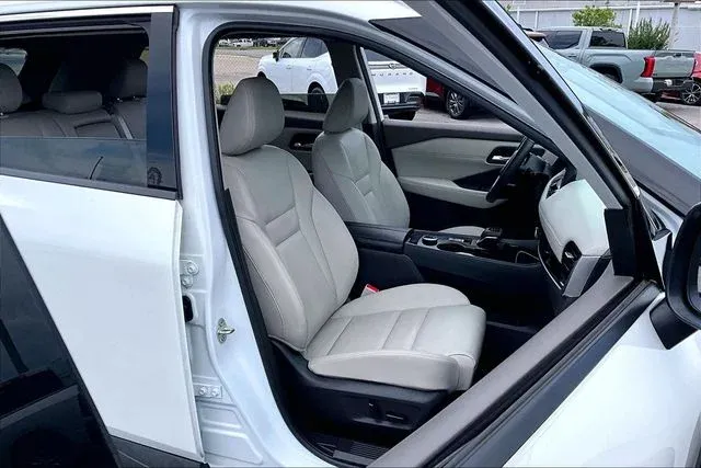 2024 Nissan Rogue SL thumbnail 27