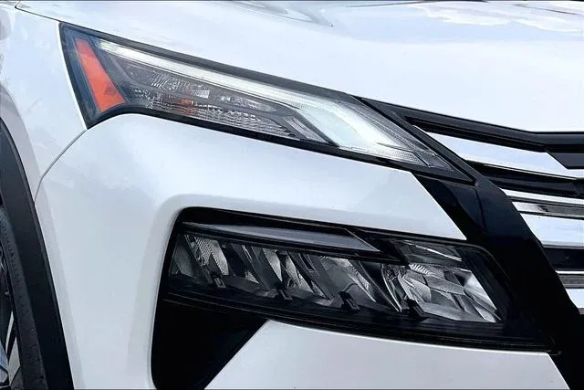 2024 Nissan Rogue SL thumbnail 30