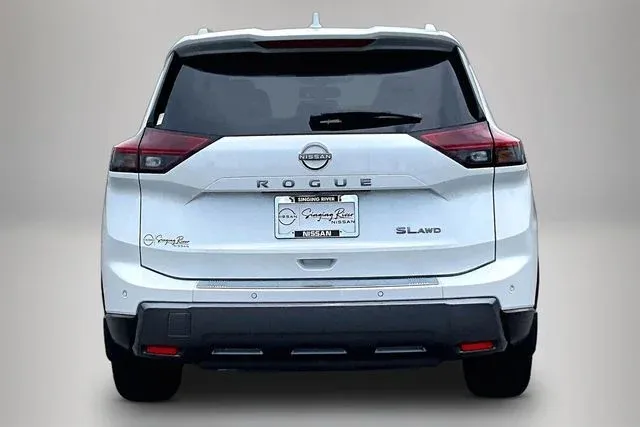 2024 Nissan Rogue SL thumbnail 6