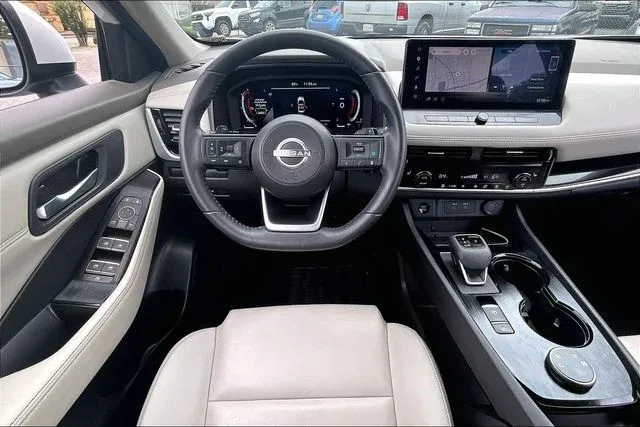 2024 Nissan Rogue SL thumbnail 8