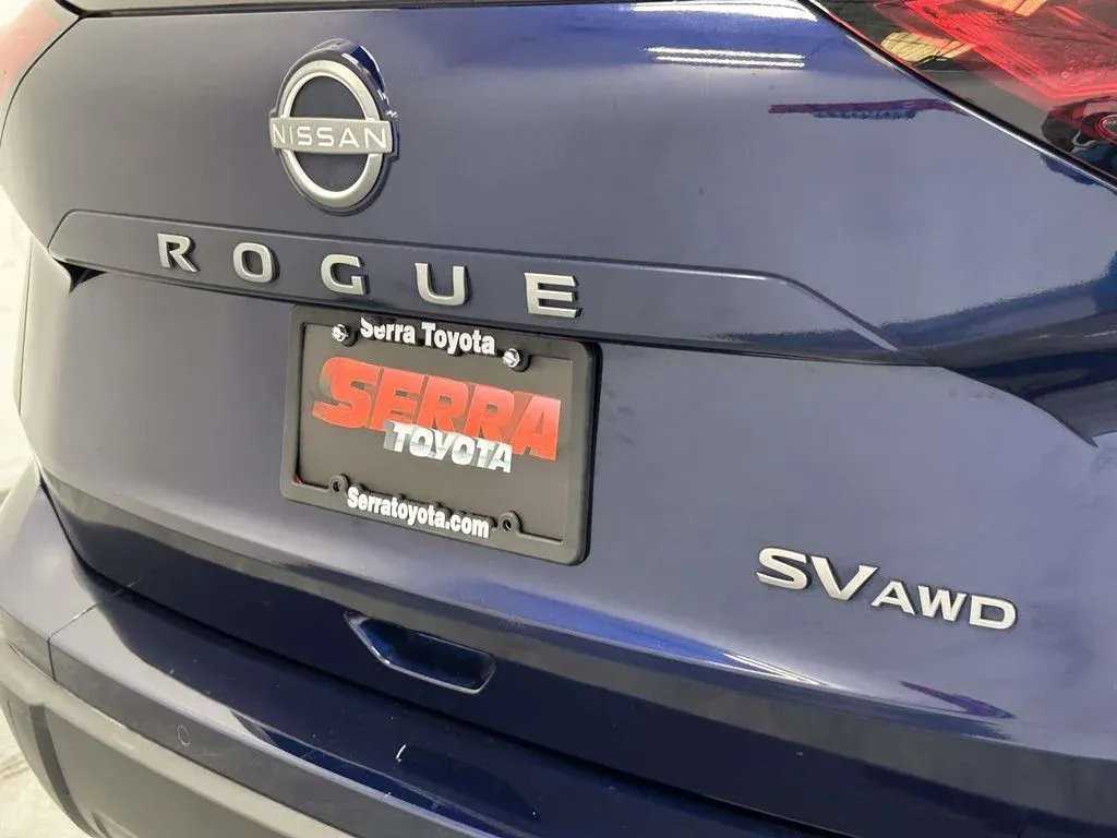 2024 Nissan Rogue SV thumbnail 10