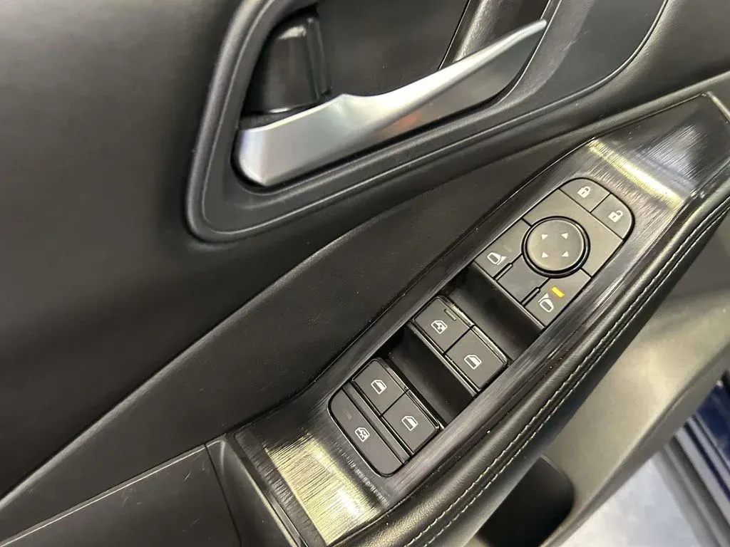 2024 Nissan Rogue SV thumbnail 16