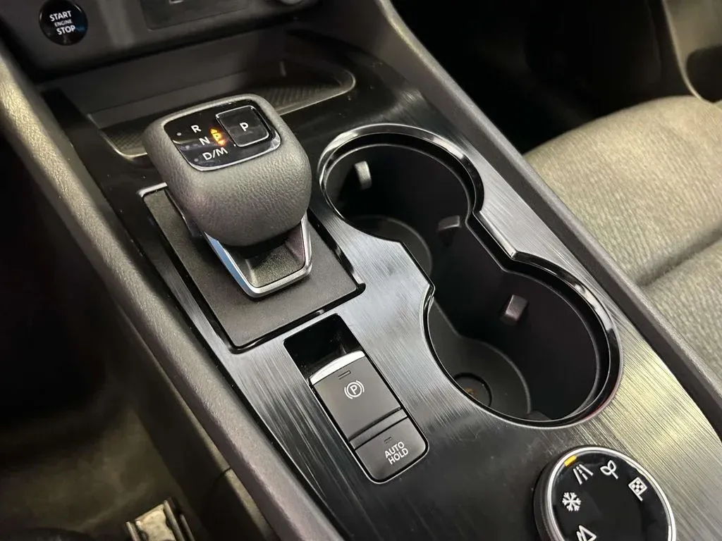 2024 Nissan Rogue SV thumbnail 23