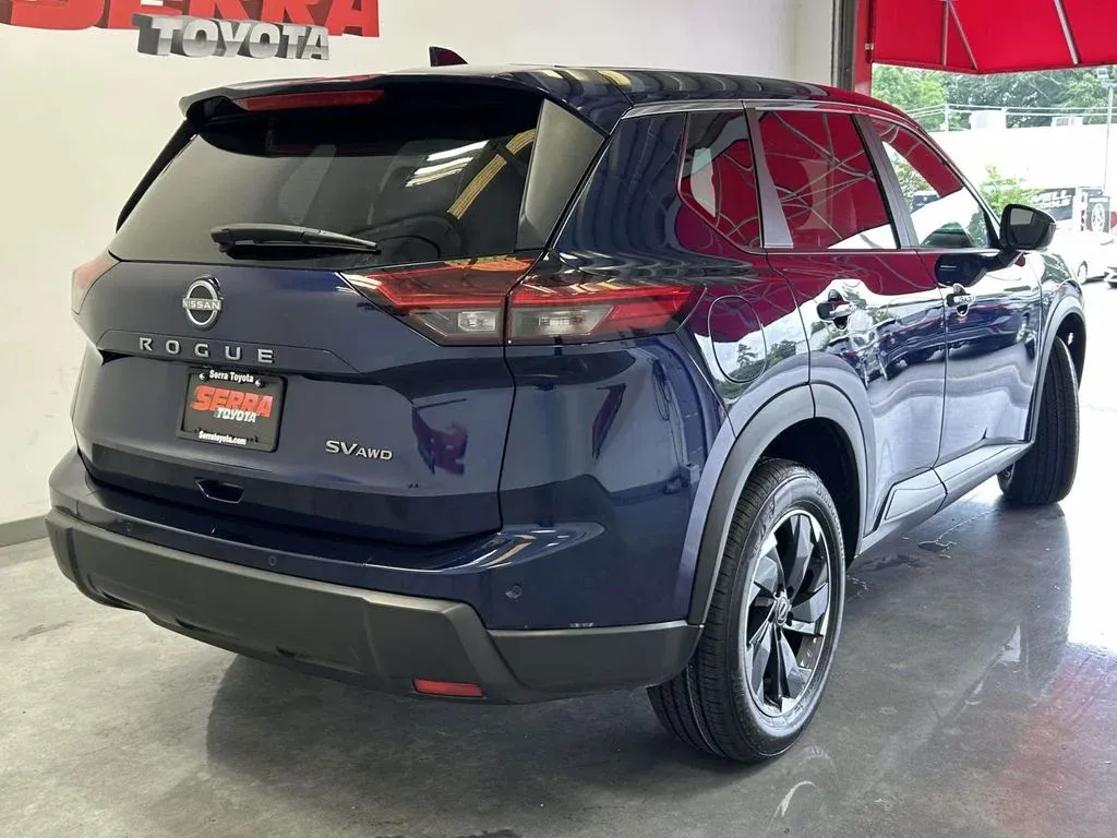 2024 Nissan Rogue SV thumbnail 3