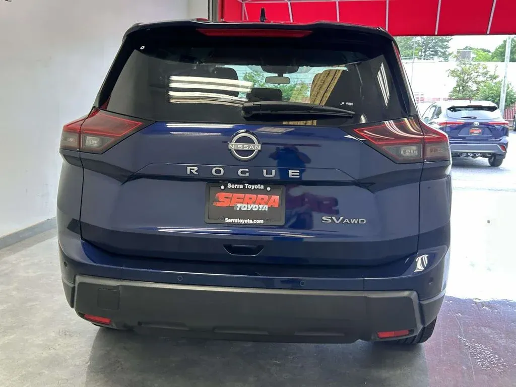 2024 Nissan Rogue SV thumbnail 4