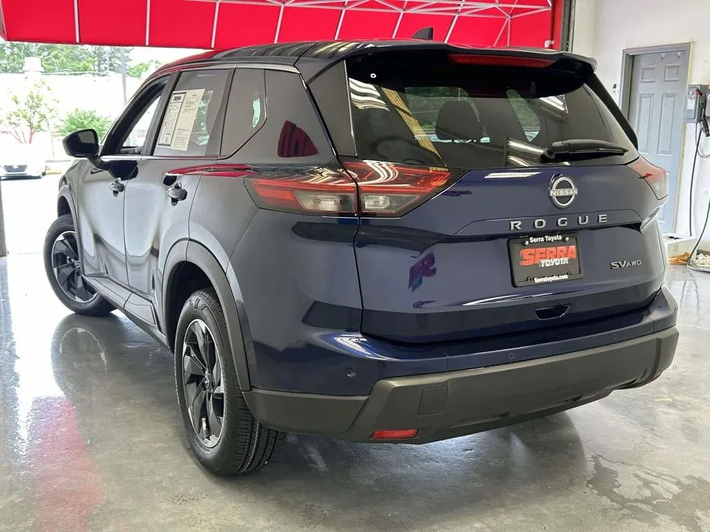 2024 Nissan Rogue SV thumbnail 5