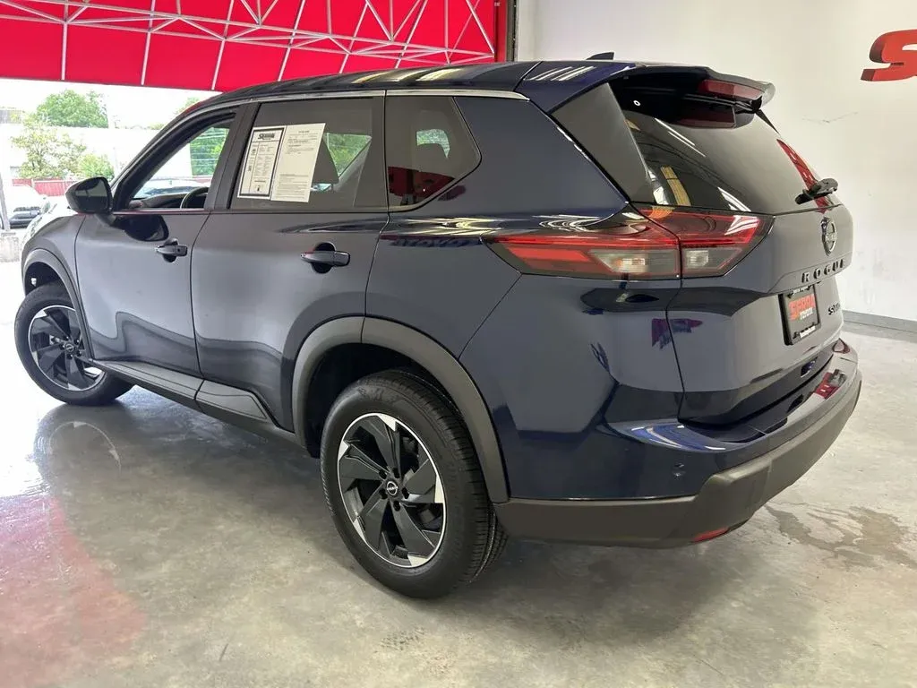 2024 Nissan Rogue SV thumbnail 6